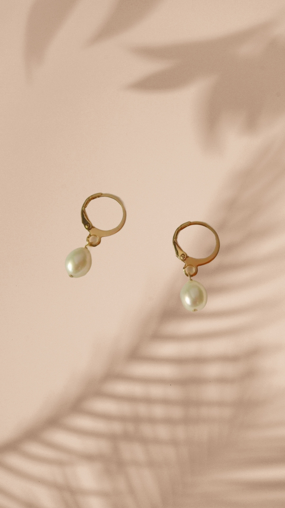 MERAKI DESIGNS (PEARLS)- Signature Pearl huggie earrings